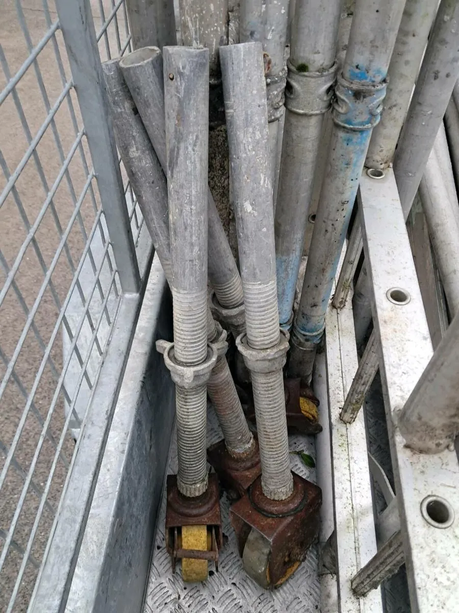 Aluminium scaffolding towers - Image 4