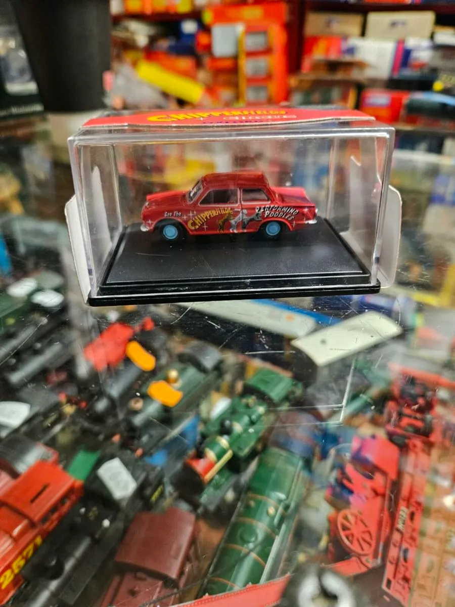 Corgi Oxford Chipperfields Circus Car
