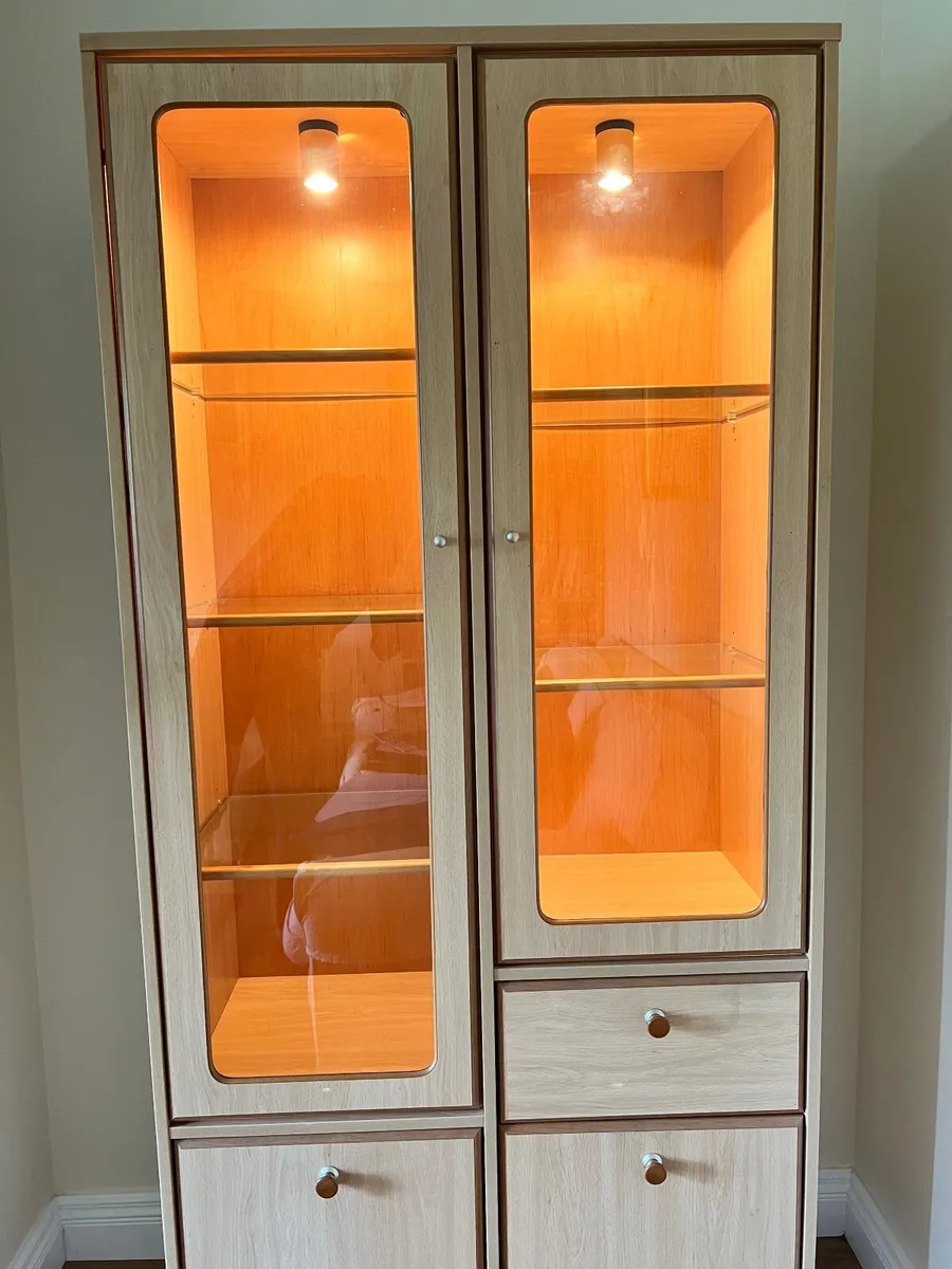 Living room furniture - cabinet, coffee table - Image 1