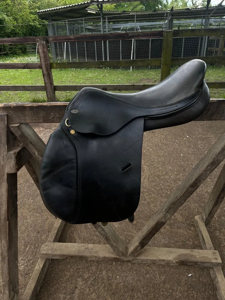 2 jumping pony saddles in great condition - Image 1