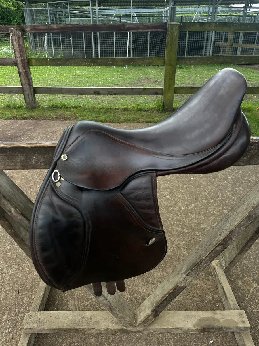 2 jumping pony saddles in great condition - Image 4