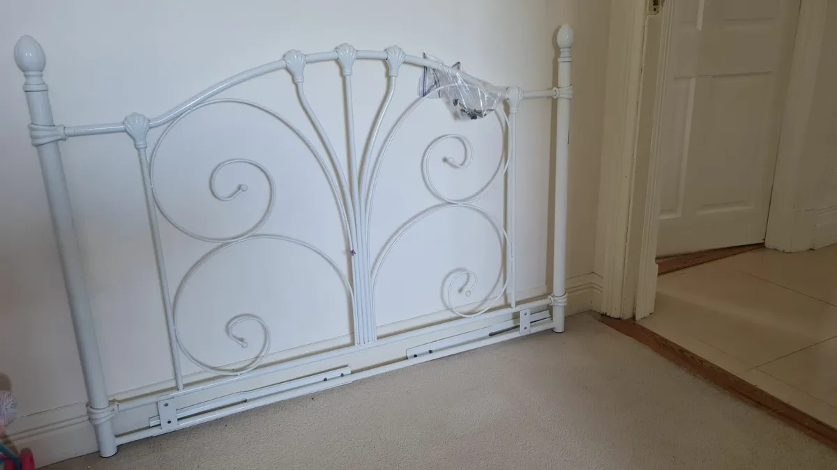 Stove and bed headboard - Image 4