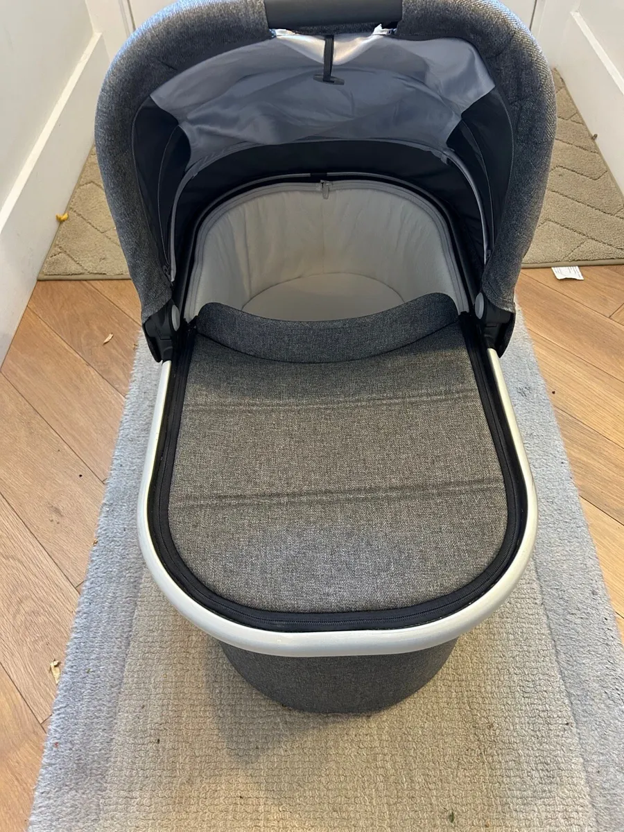 Uppababy Vista V2 Bassinet - Image 1