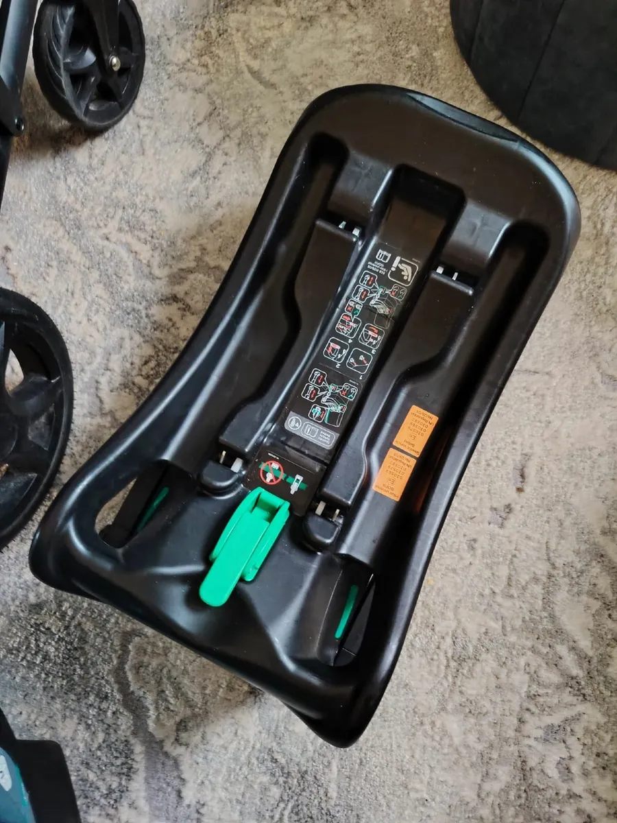 Joie Chrome Deluxe Travel System with isofix - Image 2