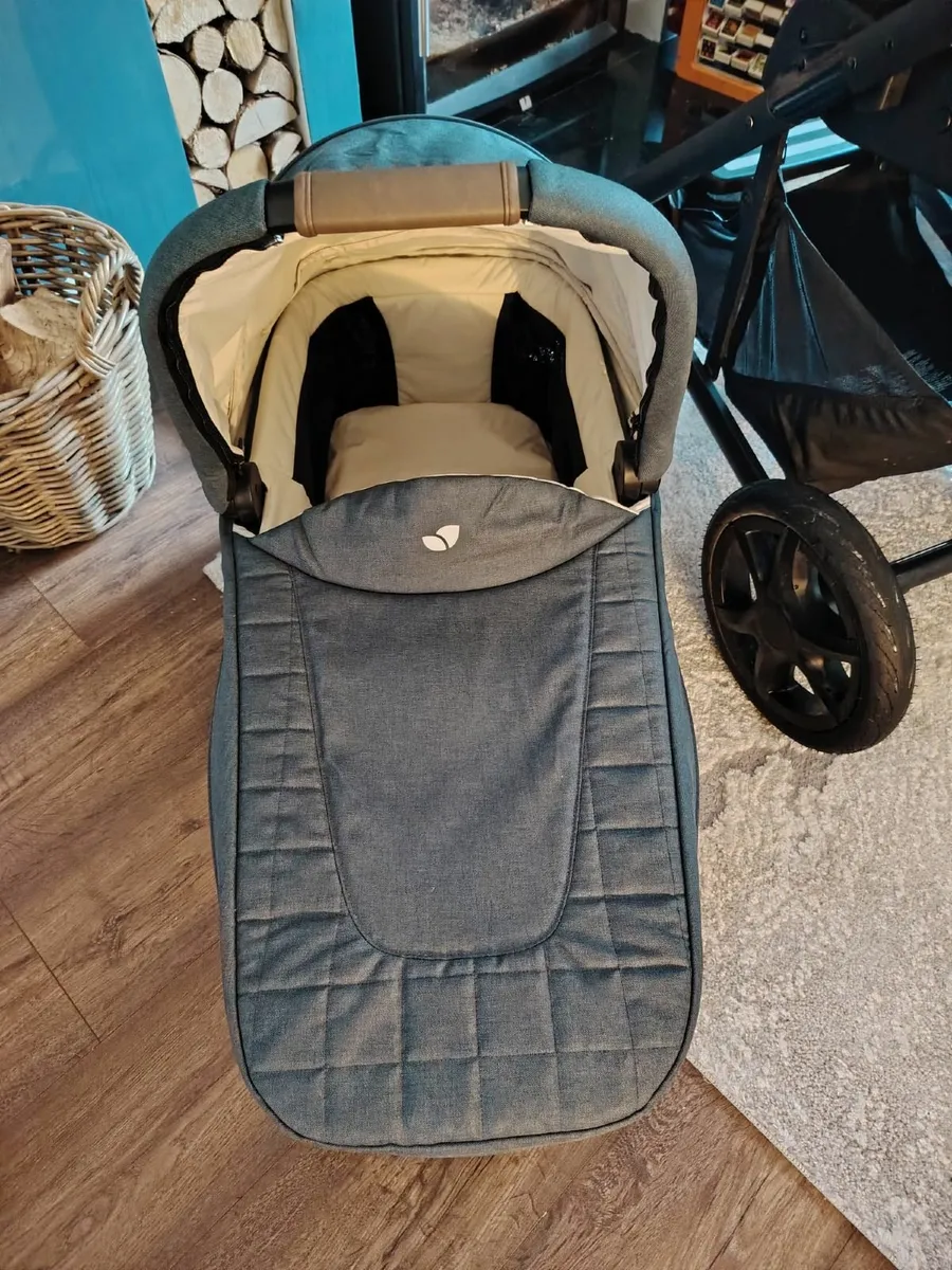 Joie Chrome Deluxe Travel System with isofix - Image 3