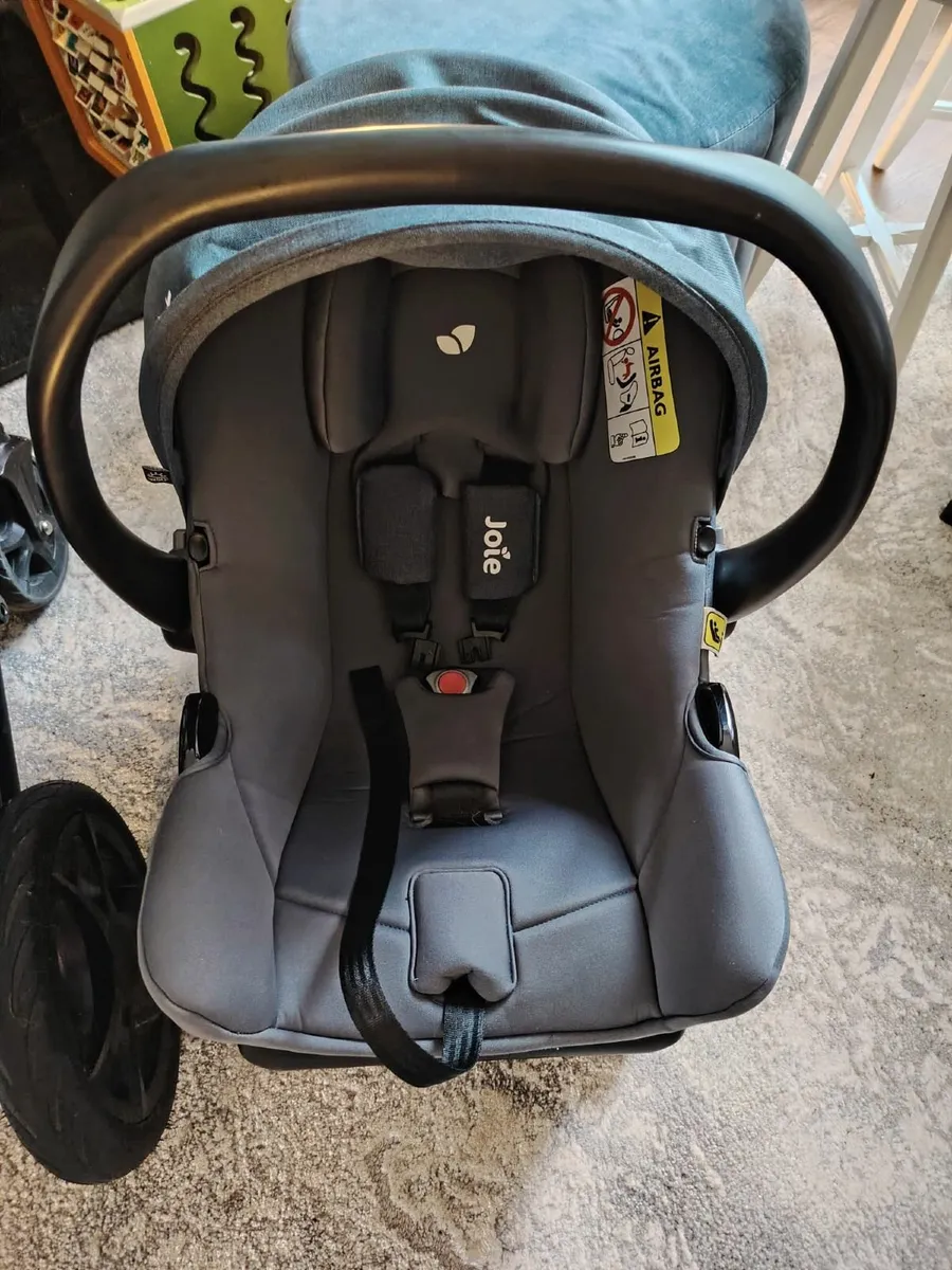 Joie Chrome Deluxe Travel System with isofix - Image 4