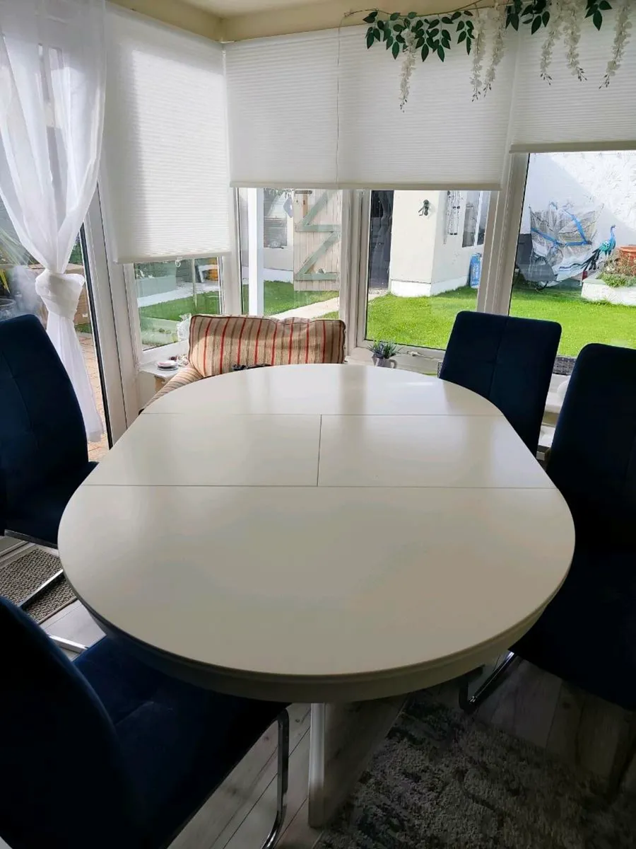 Kitchen Table and chairs - Image 1