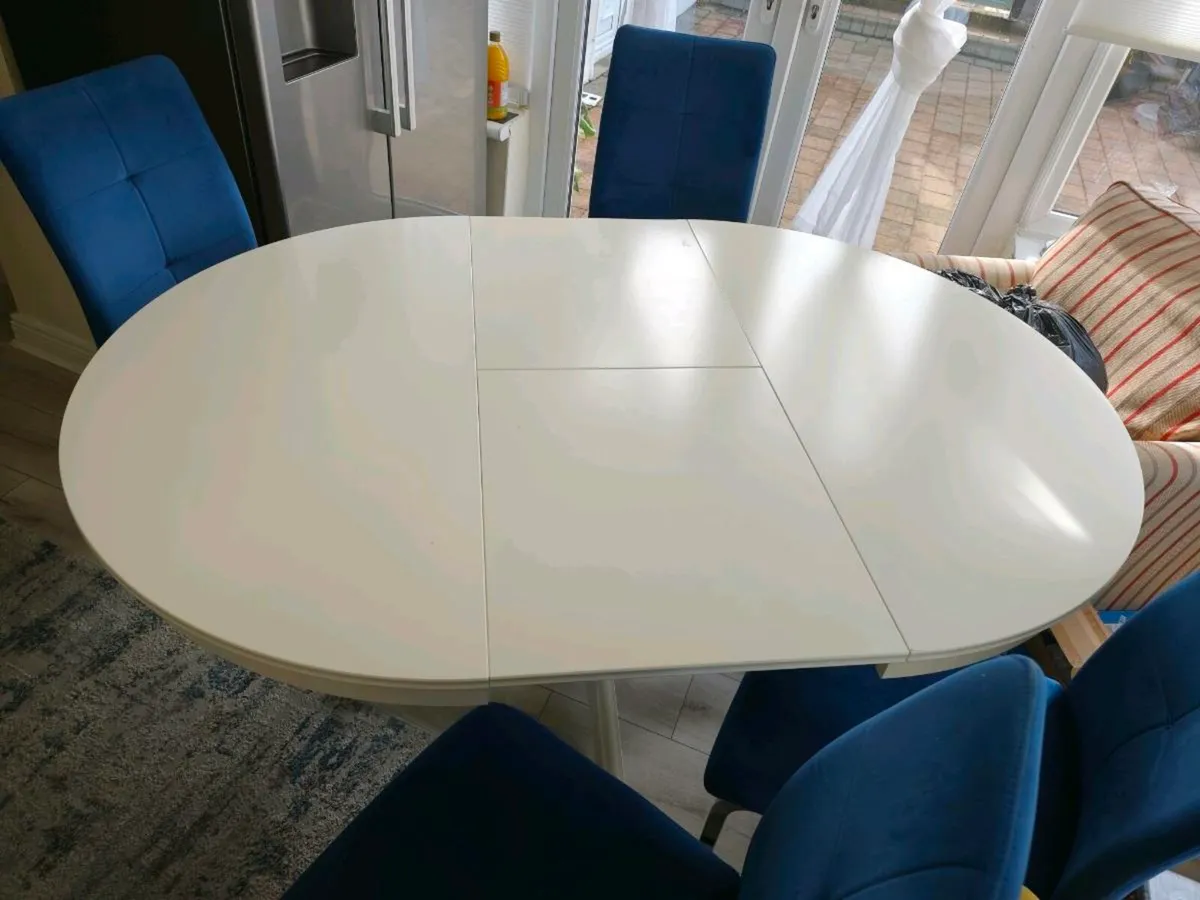 Kitchen Table and chairs - Image 2
