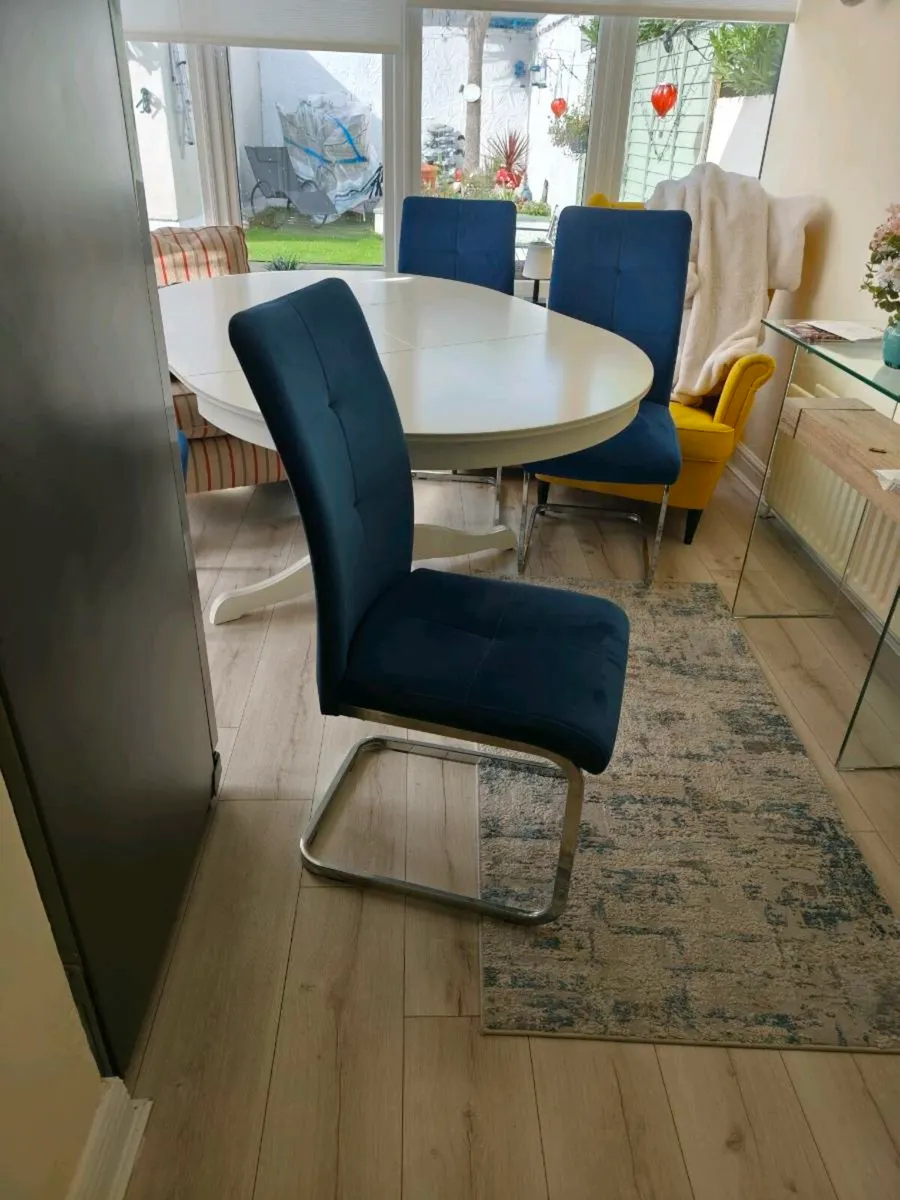 Kitchen Table and chairs - Image 4