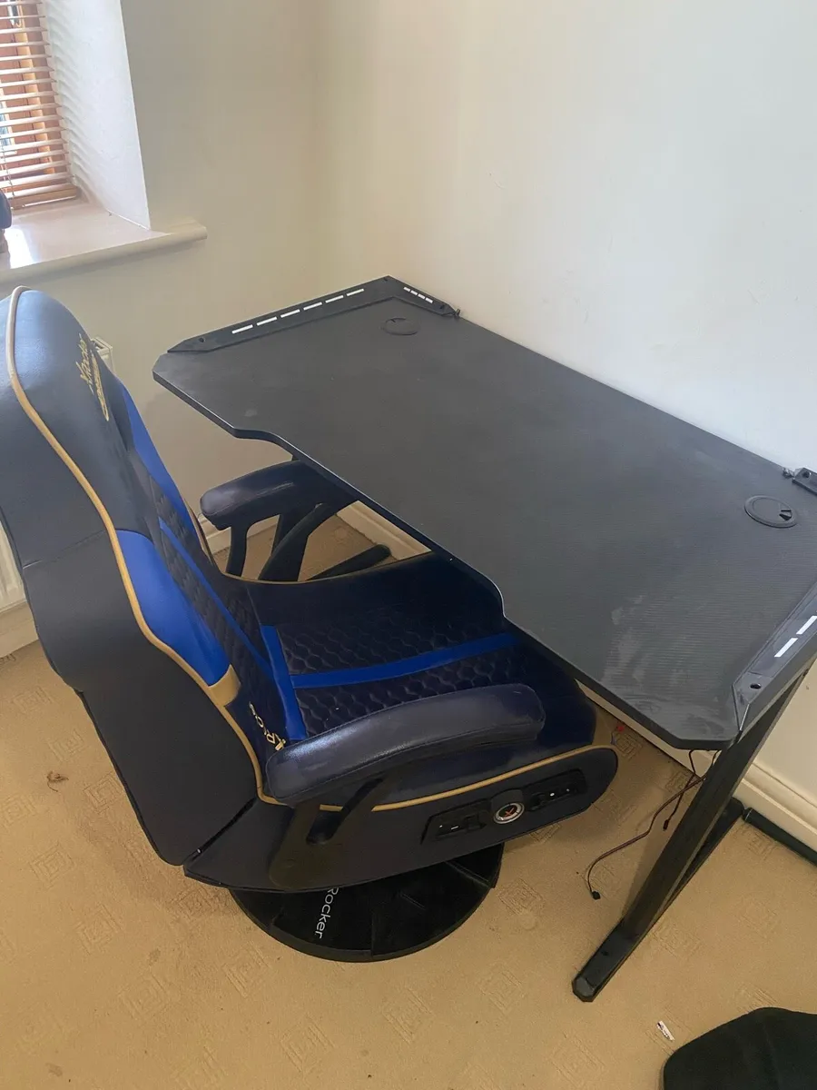 Gaming table and chair - Image 4