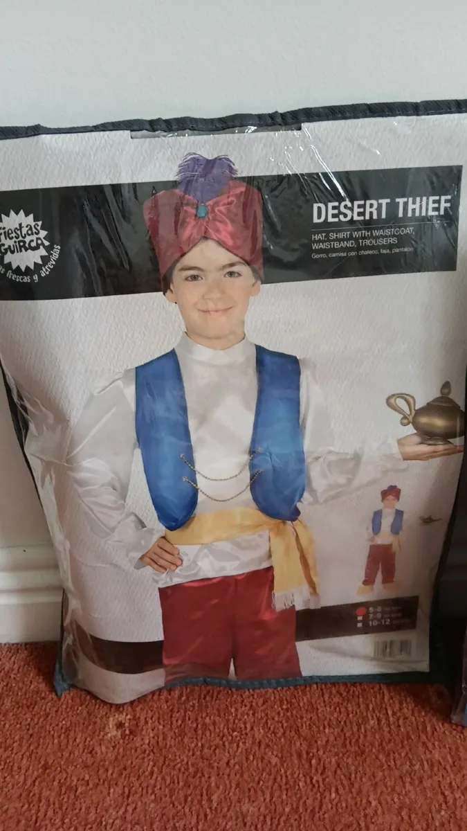 Costumes - Image 3