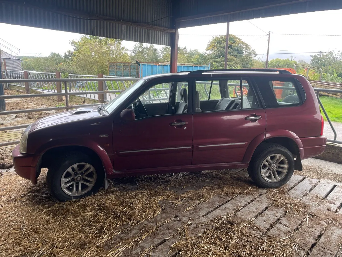 Low mile Suzuki grand Vitara XL7 - Image 2