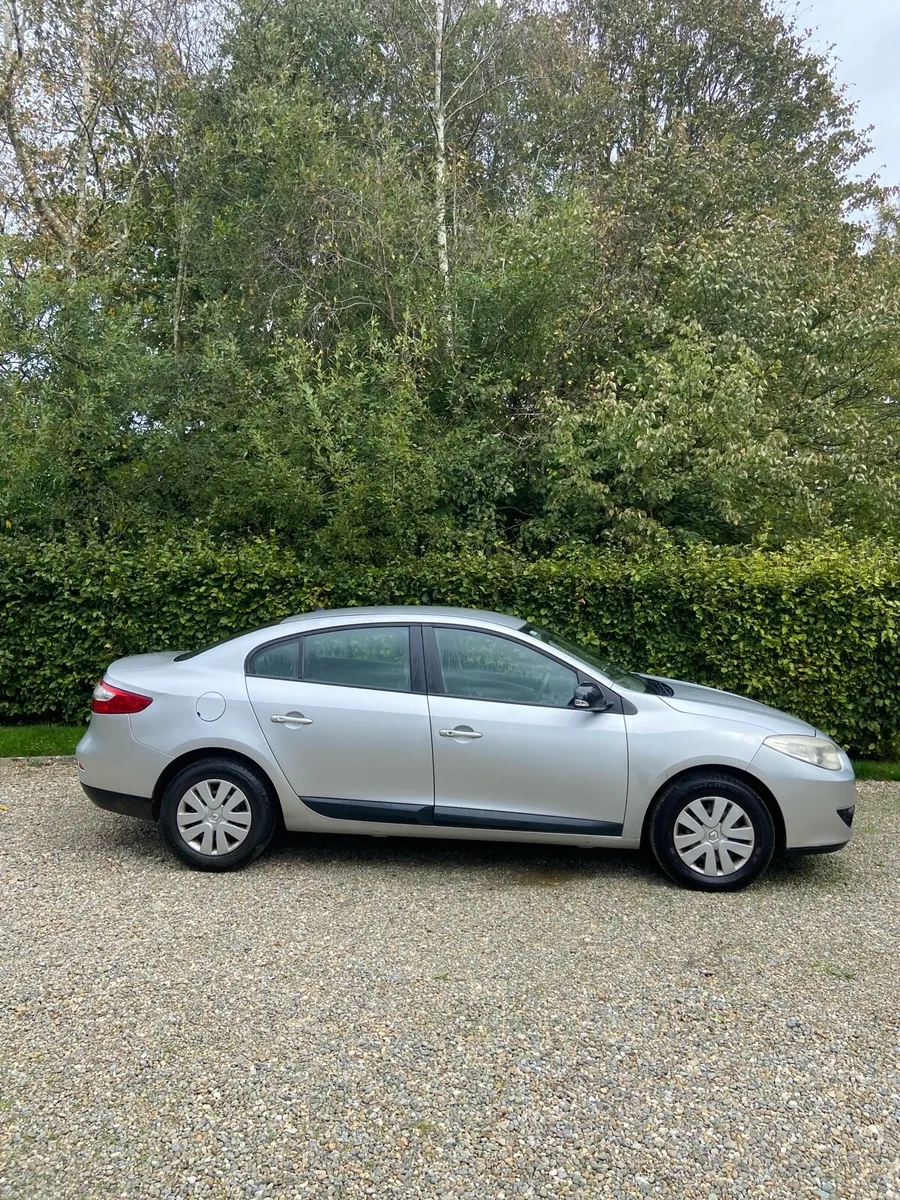 Renault Fluence 2011 - Image 2