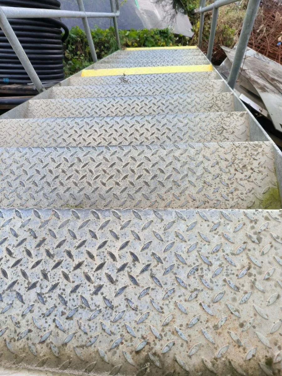 Galvanized steps - Image 1