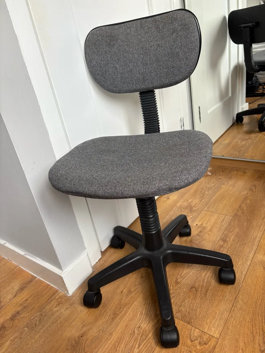 Desk chair