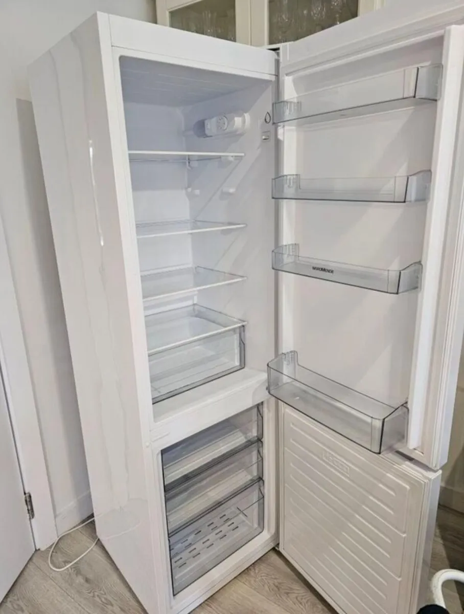Fridge and freezer - Image 3