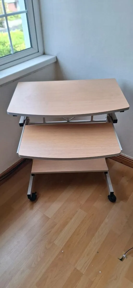 Office/Study desk - Image 1