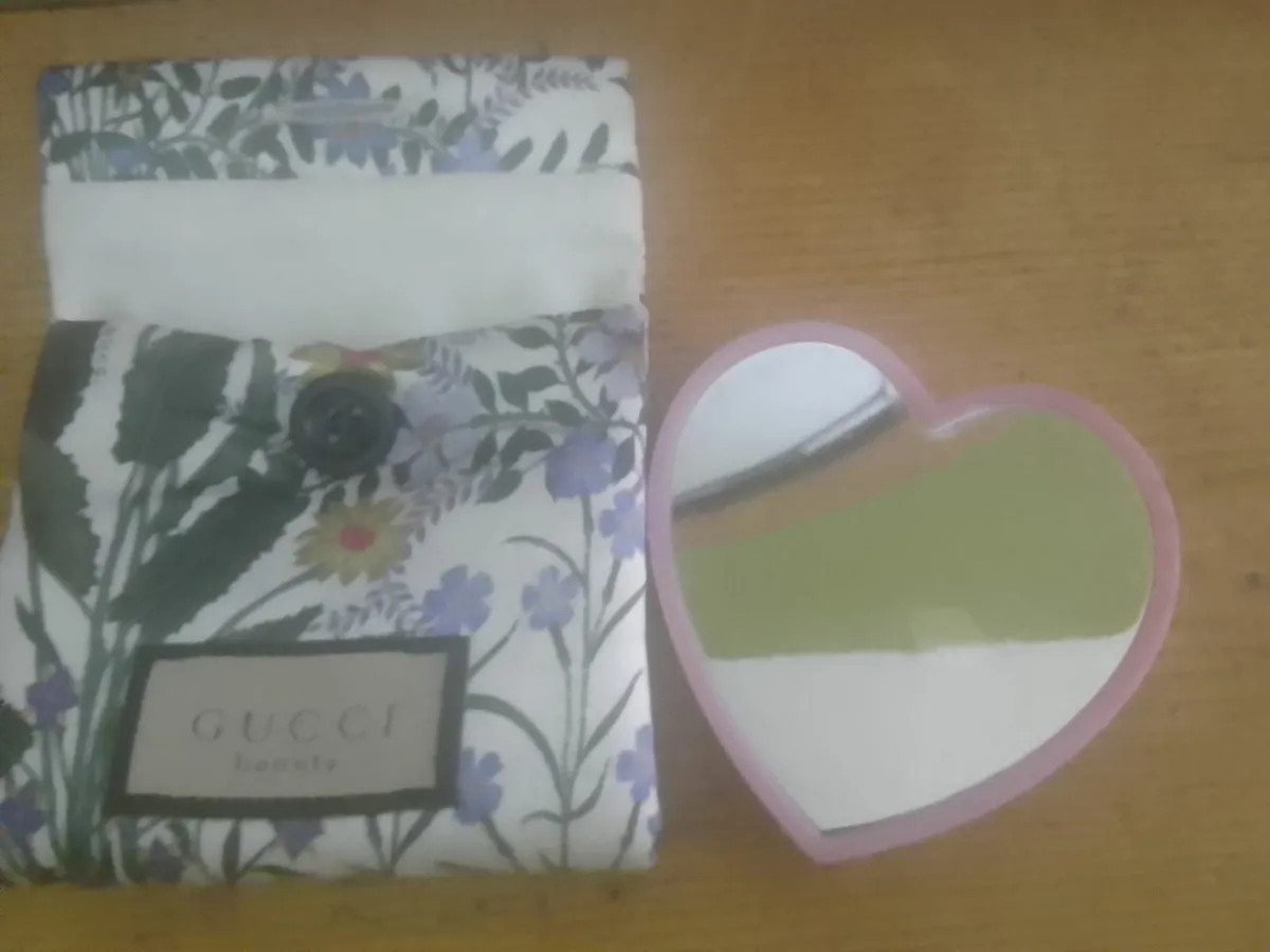 GUCCI HEART MIRROR WITH POUCH NEW UNUSED - Image 2