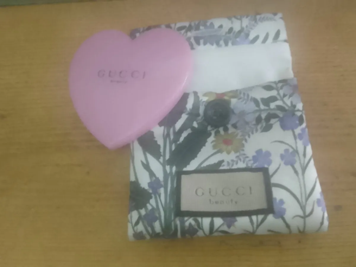 GUCCI HEART MIRROR WITH POUCH NEW UNUSED - Image 1