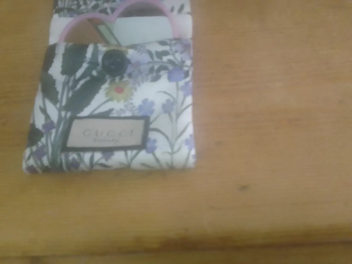 GUCCI HEART MIRROR WITH POUCH NEW UNUSED - Image 4
