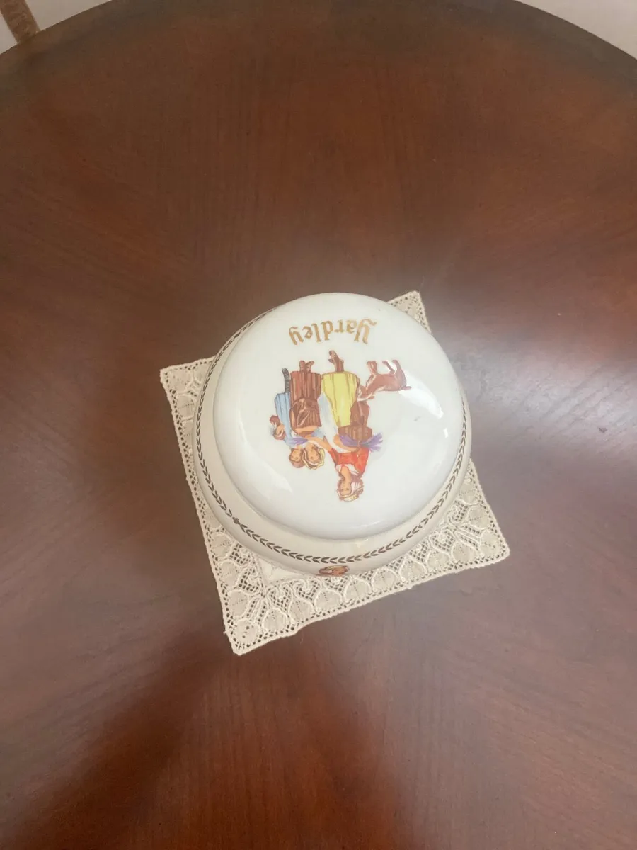 Vintage 1960s 'Yardley' ceramic decorated vase - Image 2
