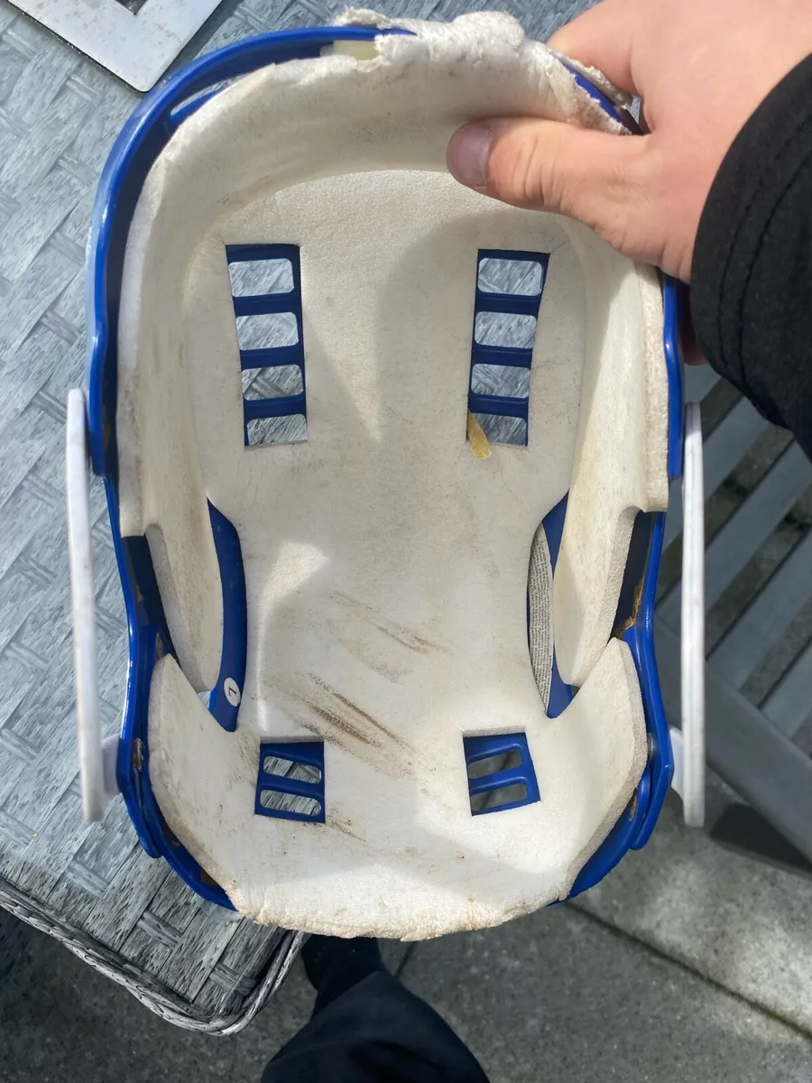 Hurling helmet - Image 3