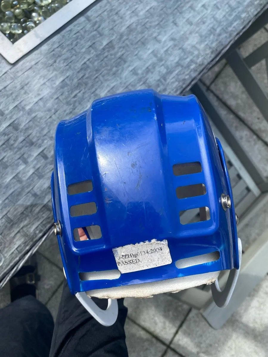 Hurling helmet - Image 4