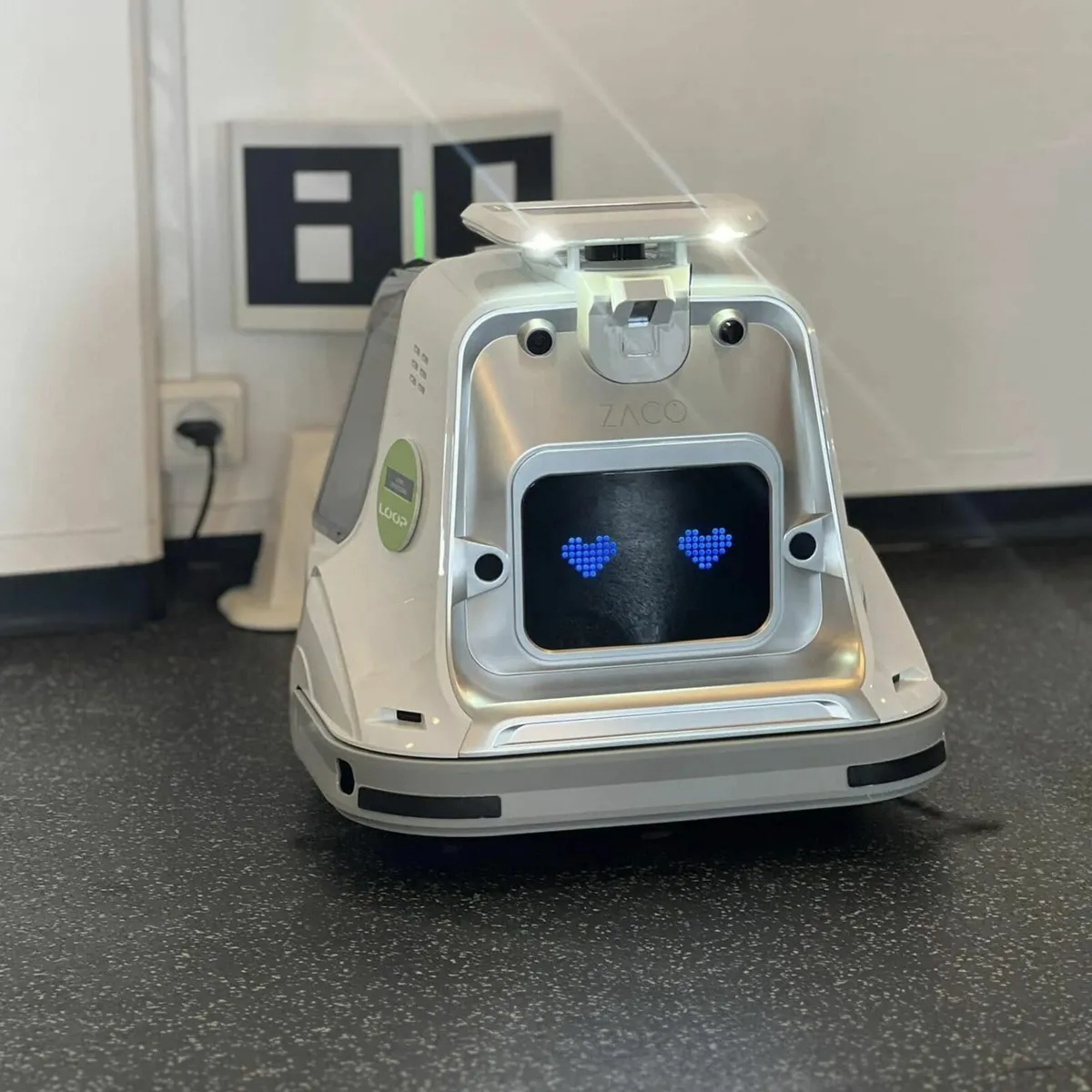 The ZACO X1000 AI-powered robotic vacuum cleaner - Image 2
