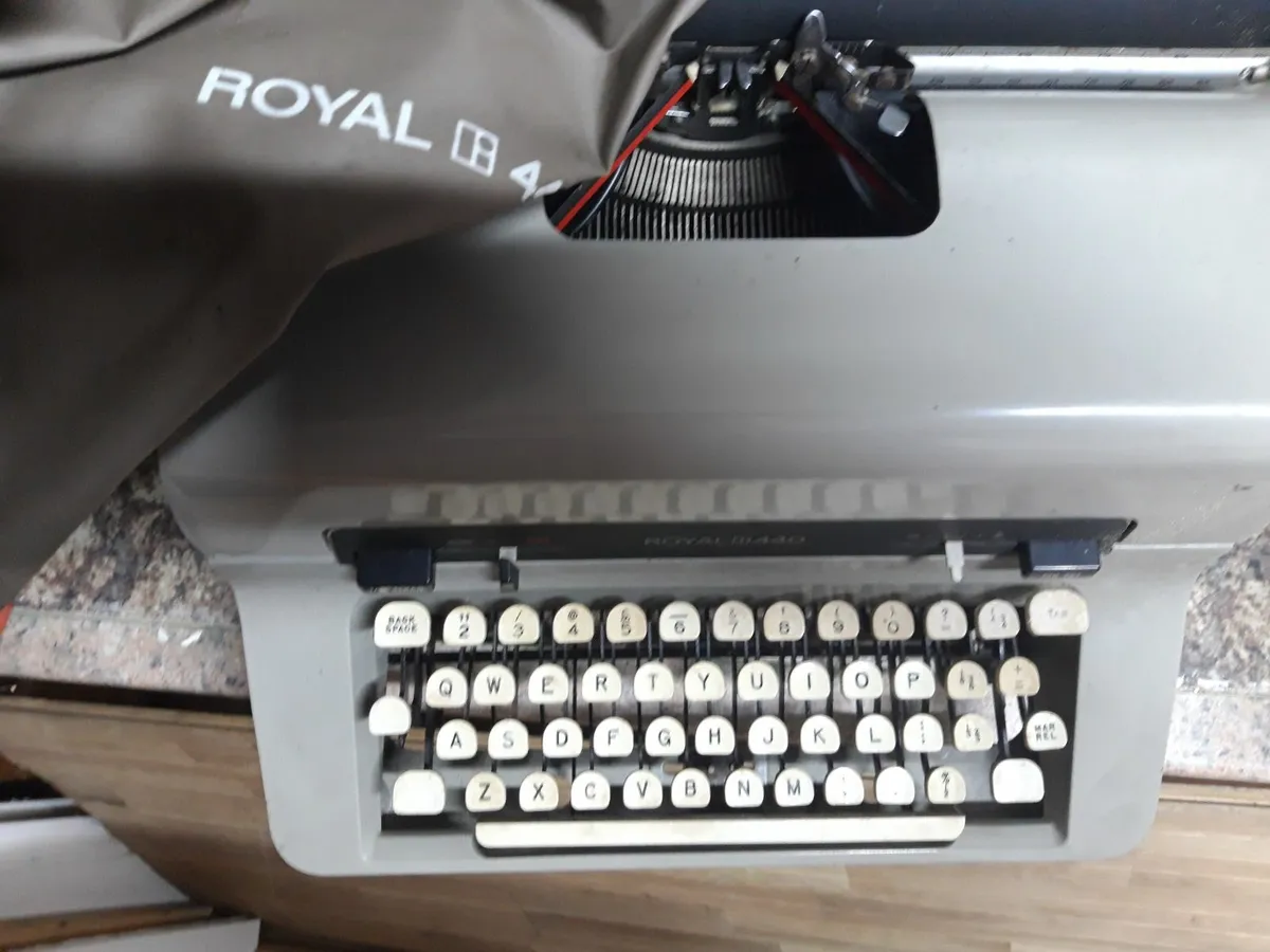 Typewriter Royal 440 - Image 2