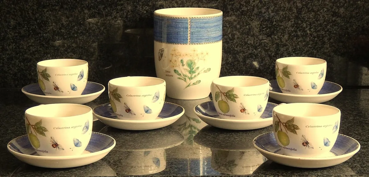 13 Piece Wedgwood ‘Sarah’s Garden’ Queen’s Ware - Image 3