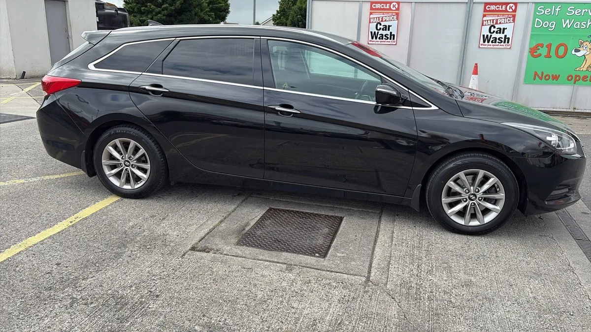 Hyundai i40 estate - Image 2