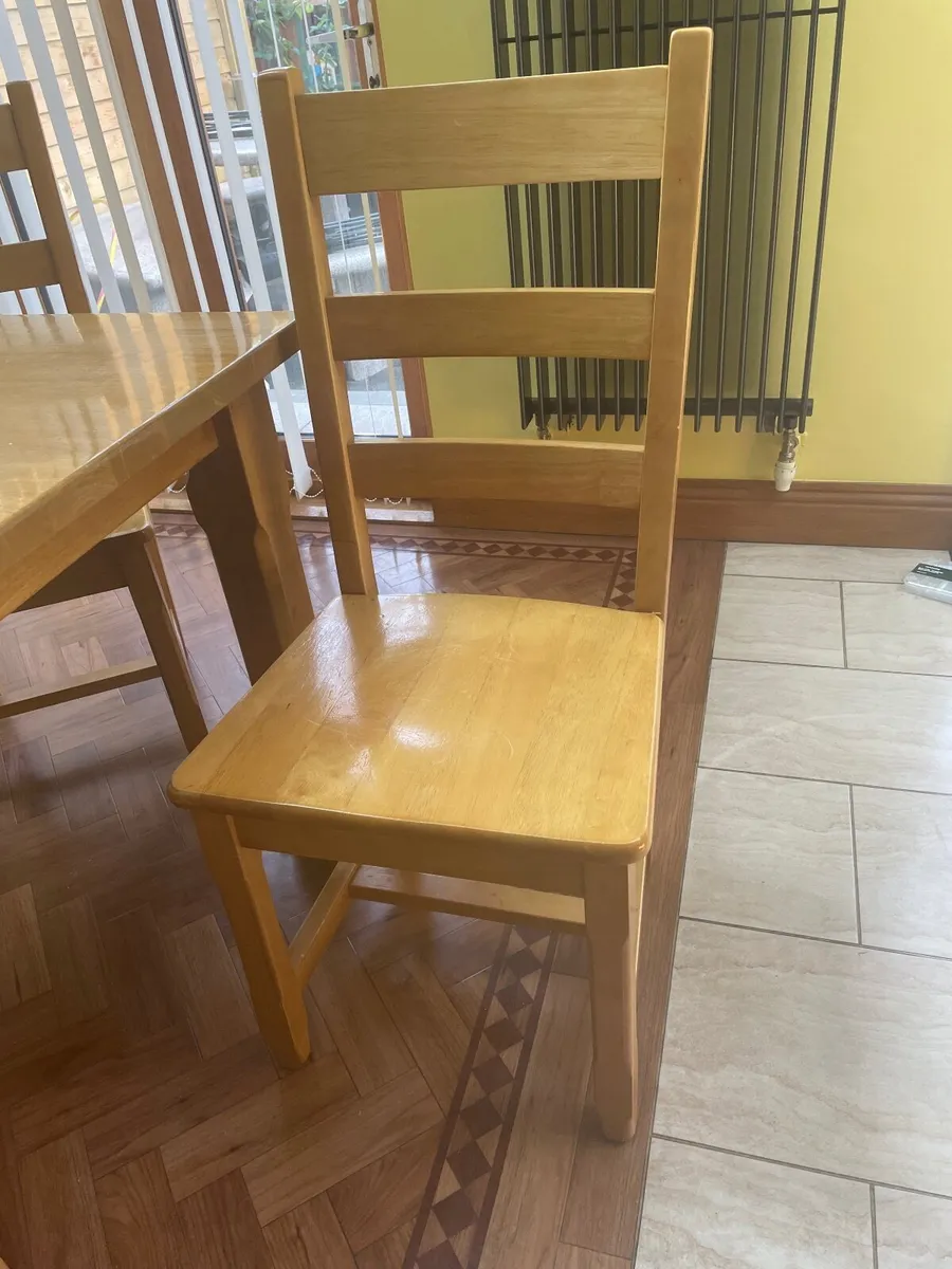 Dining room table and 6 matching chairs - Image 2
