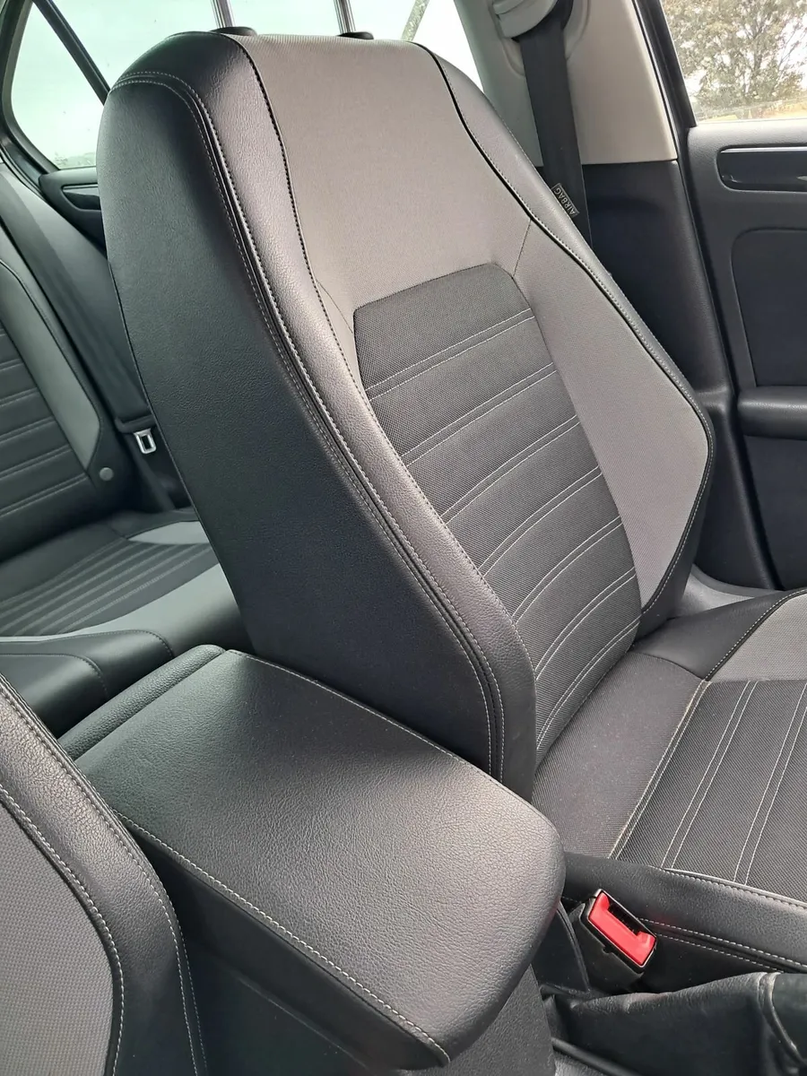Volkswagen Jetta 2017 - Image 4