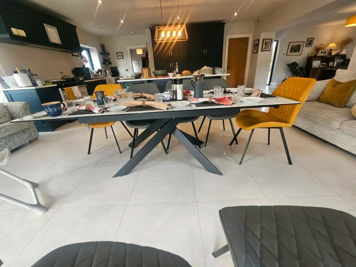Dinning table - Image 2