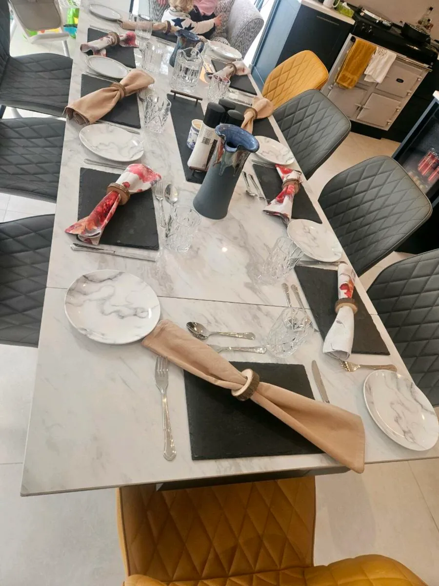 Dinning table - Image 4