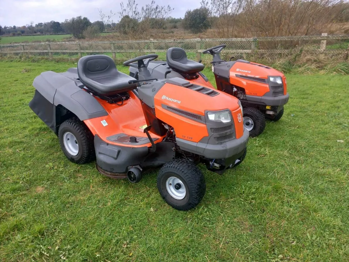 Ride on lawnmower - Image 1