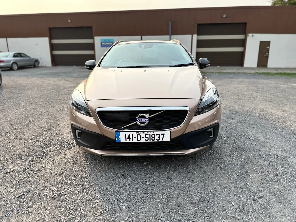 Volvo V40 Cross Country | Auto | 72k km - Image 2