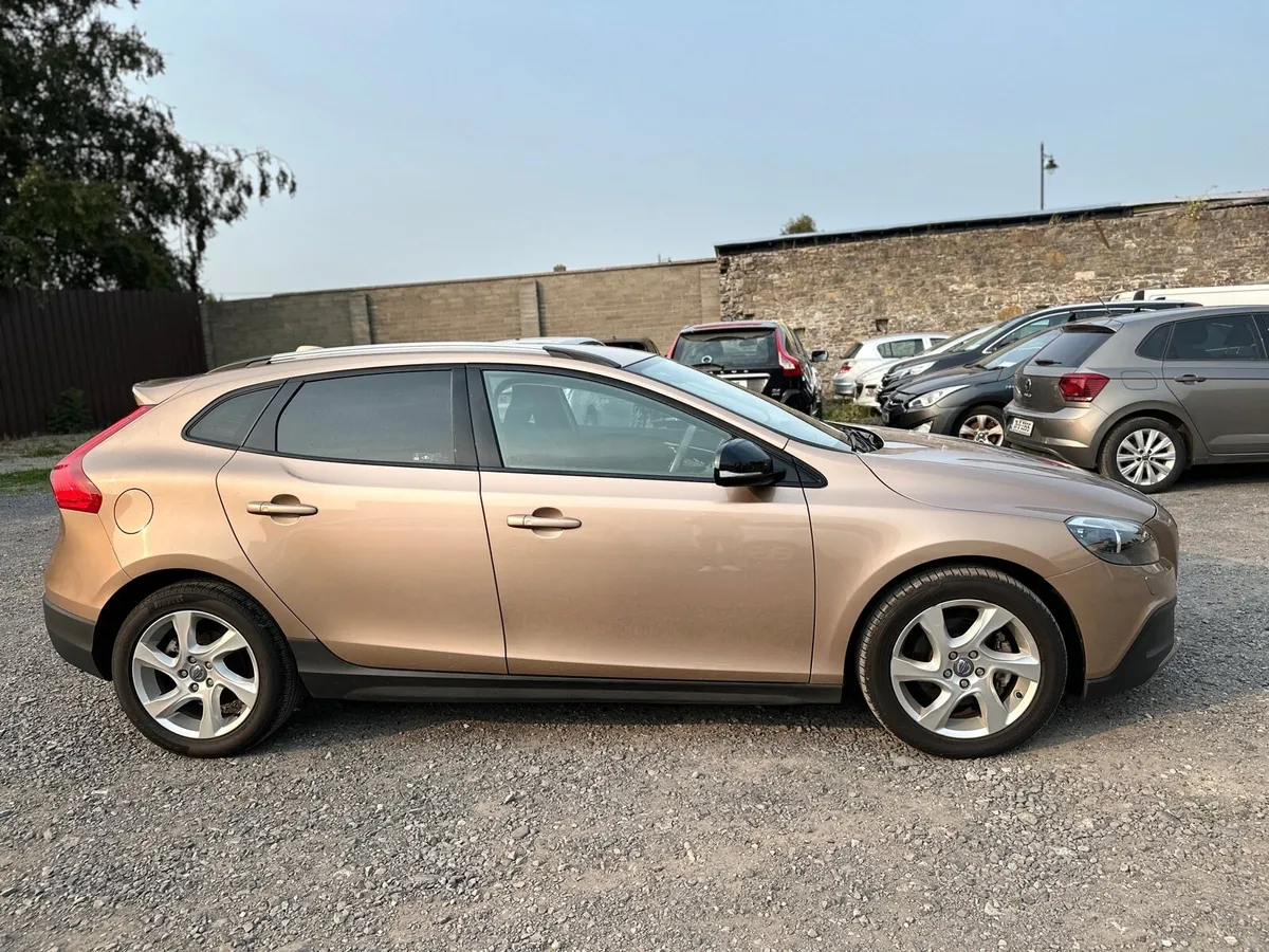 Volvo V40 Cross Country | Auto | 72k km - Image 4