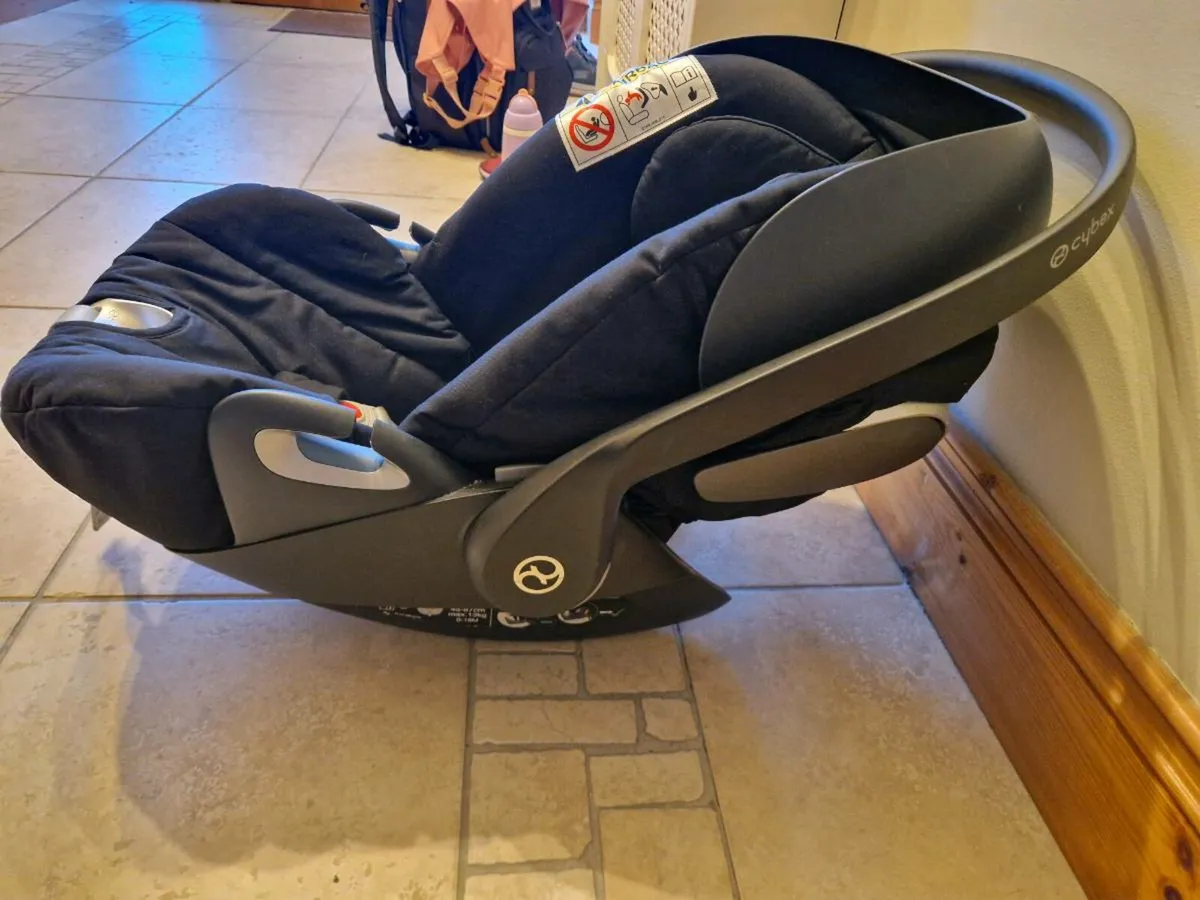 Cybex baby seat and base - Image 2