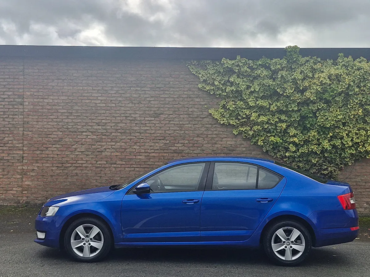 Skoda Octavia AMBITION 1.6 TDI LEATHER INTERIOR - Image 3