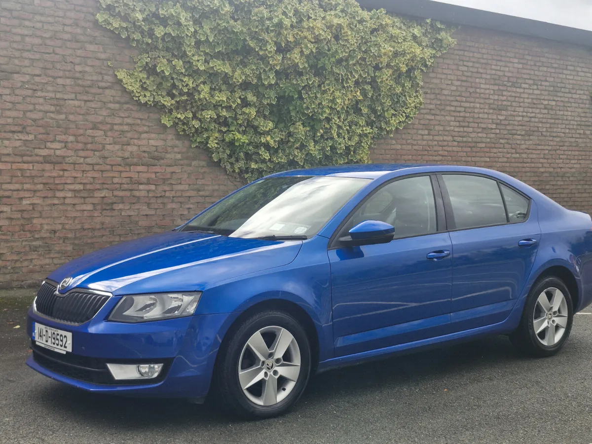 Skoda Octavia AMBITION 1.6 TDI LEATHER INTERIOR - Image 4
