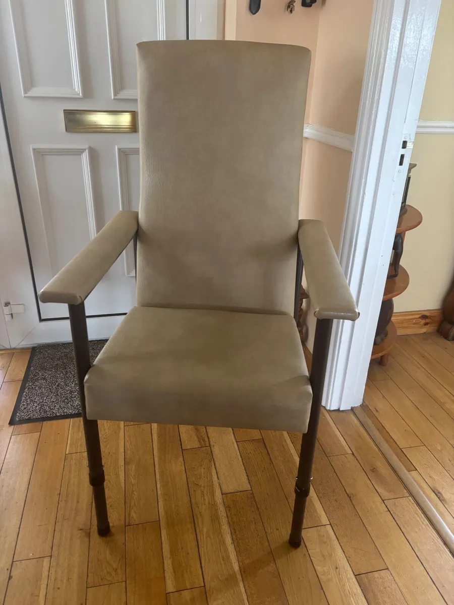 Orthopaedic chair - Image 1