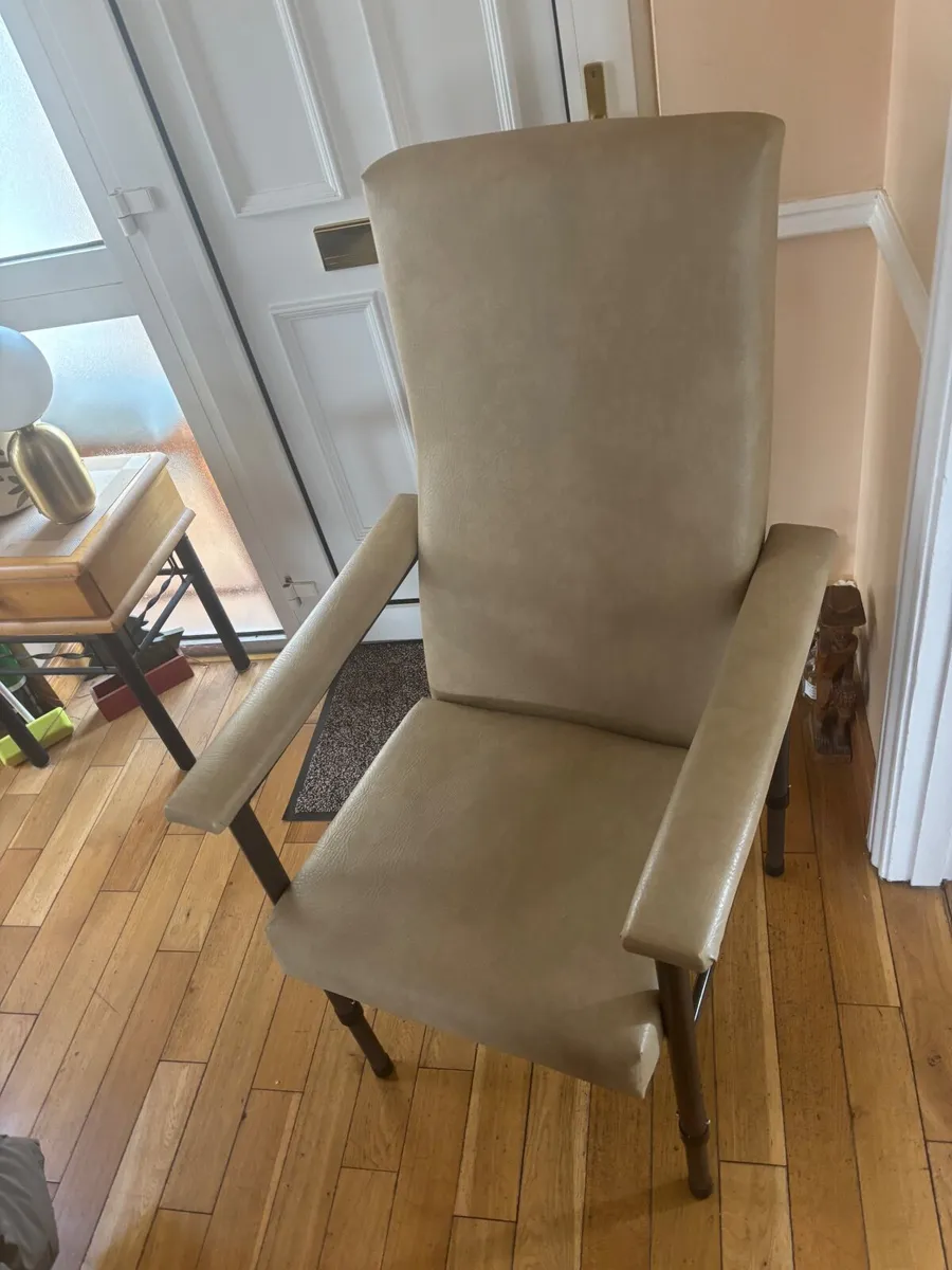 Orthopaedic chair - Image 2