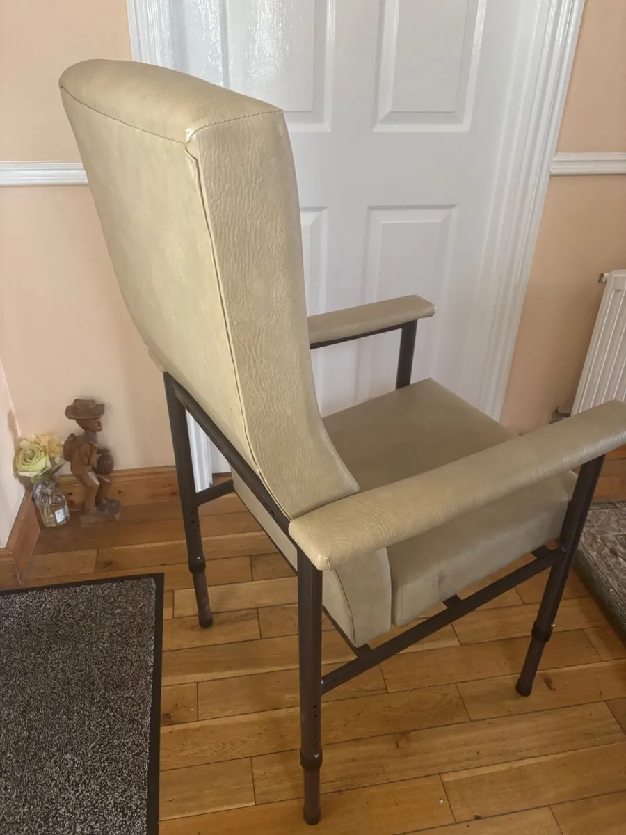 Orthopaedic chair - Image 3