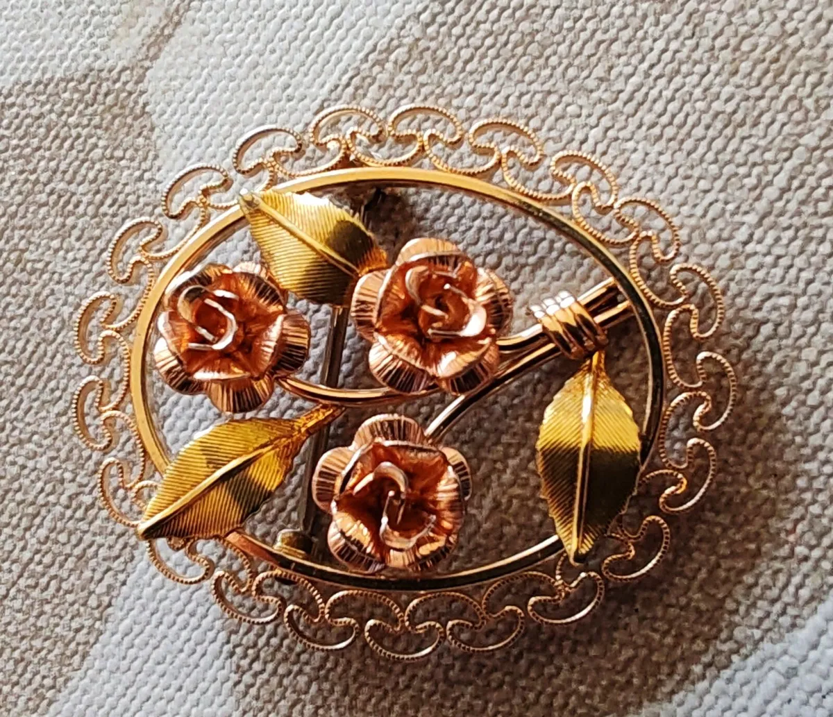 Retro goldtone floral brooch - Image 2