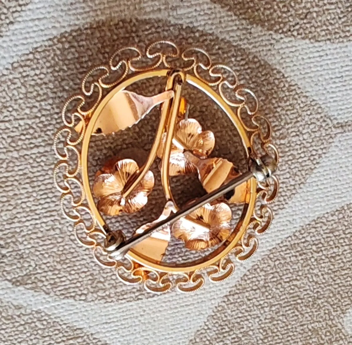 Retro goldtone floral brooch - Image 3