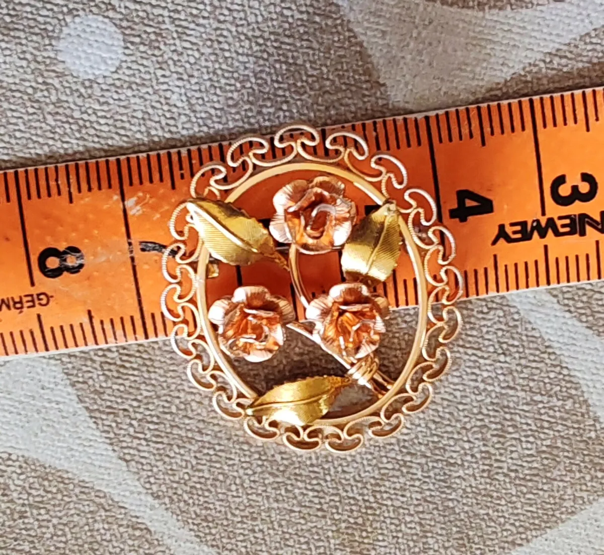 Retro goldtone floral brooch - Image 4