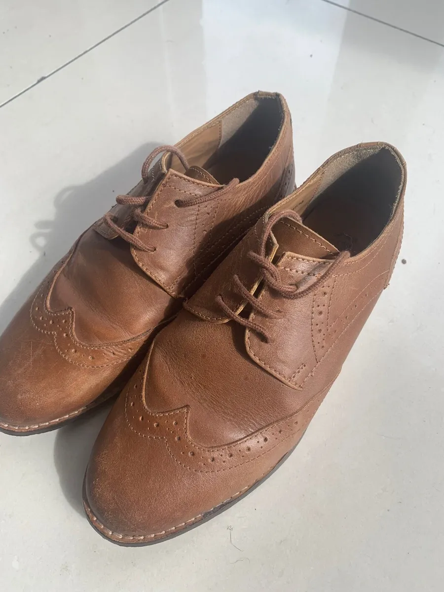 Boys Brown shoes size 2 - Image 1