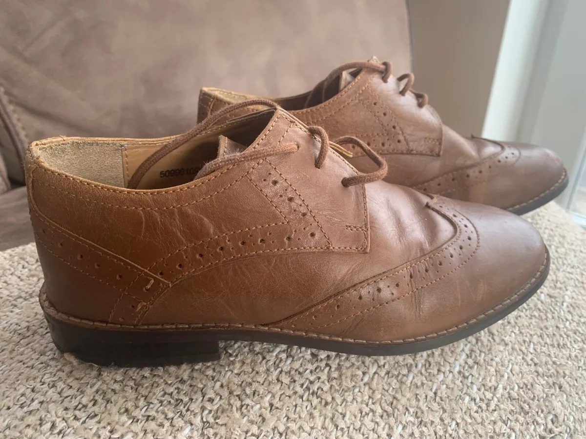 Boys Brown shoes size 2 - Image 2