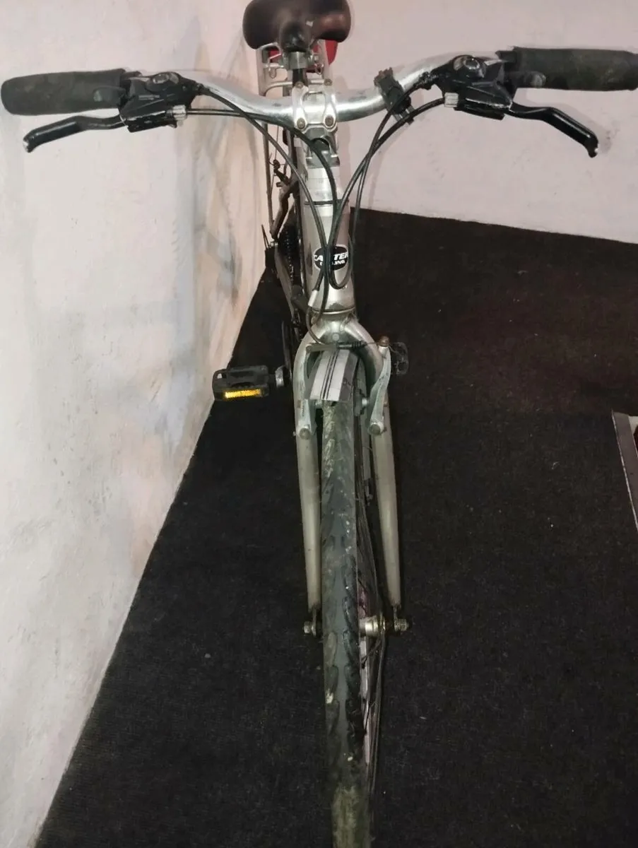 Ladies Raleigh hybrid 28inch - Image 4